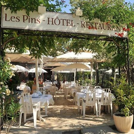 Les Pins Restaurant Et Chambre D'Hotes 실랑-라 카스카드 외부 사진