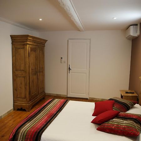 Les Pins Restaurant Et Chambre D'Hotes 실랑-라 카스카드 외부 사진