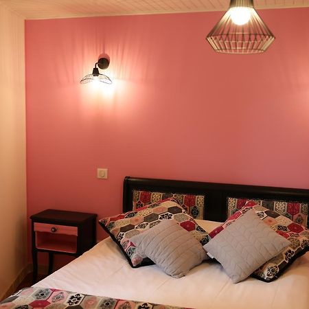 Les Pins Restaurant Et Chambre D'Hotes 실랑-라 카스카드 외부 사진