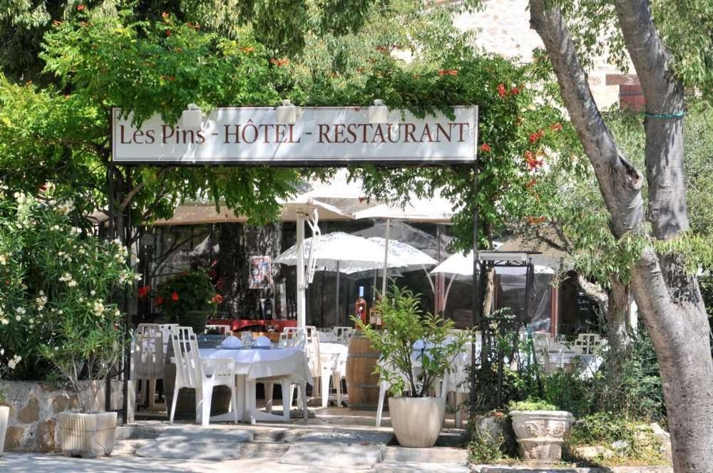Les Pins Restaurant Et Chambre D'Hotes 실랑-라 카스카드 외부 사진