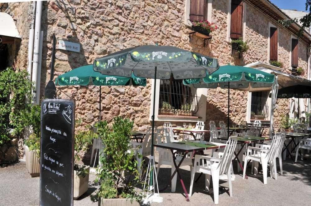 Les Pins Restaurant Et Chambre D'Hotes 실랑-라 카스카드 외부 사진