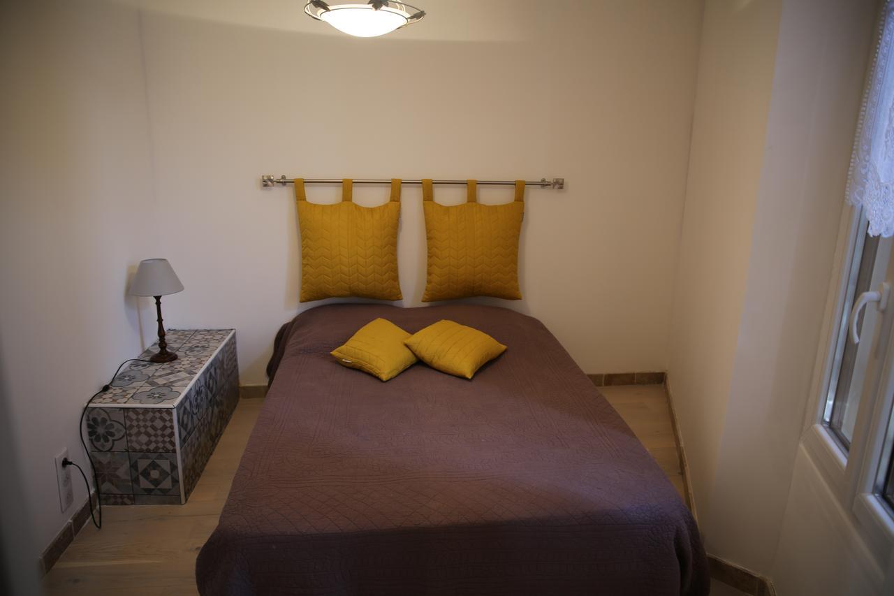 Les Pins Restaurant Et Chambre D'Hotes 실랑-라 카스카드 외부 사진