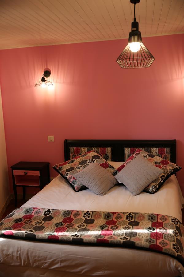 Les Pins Restaurant Et Chambre D'Hotes 실랑-라 카스카드 외부 사진