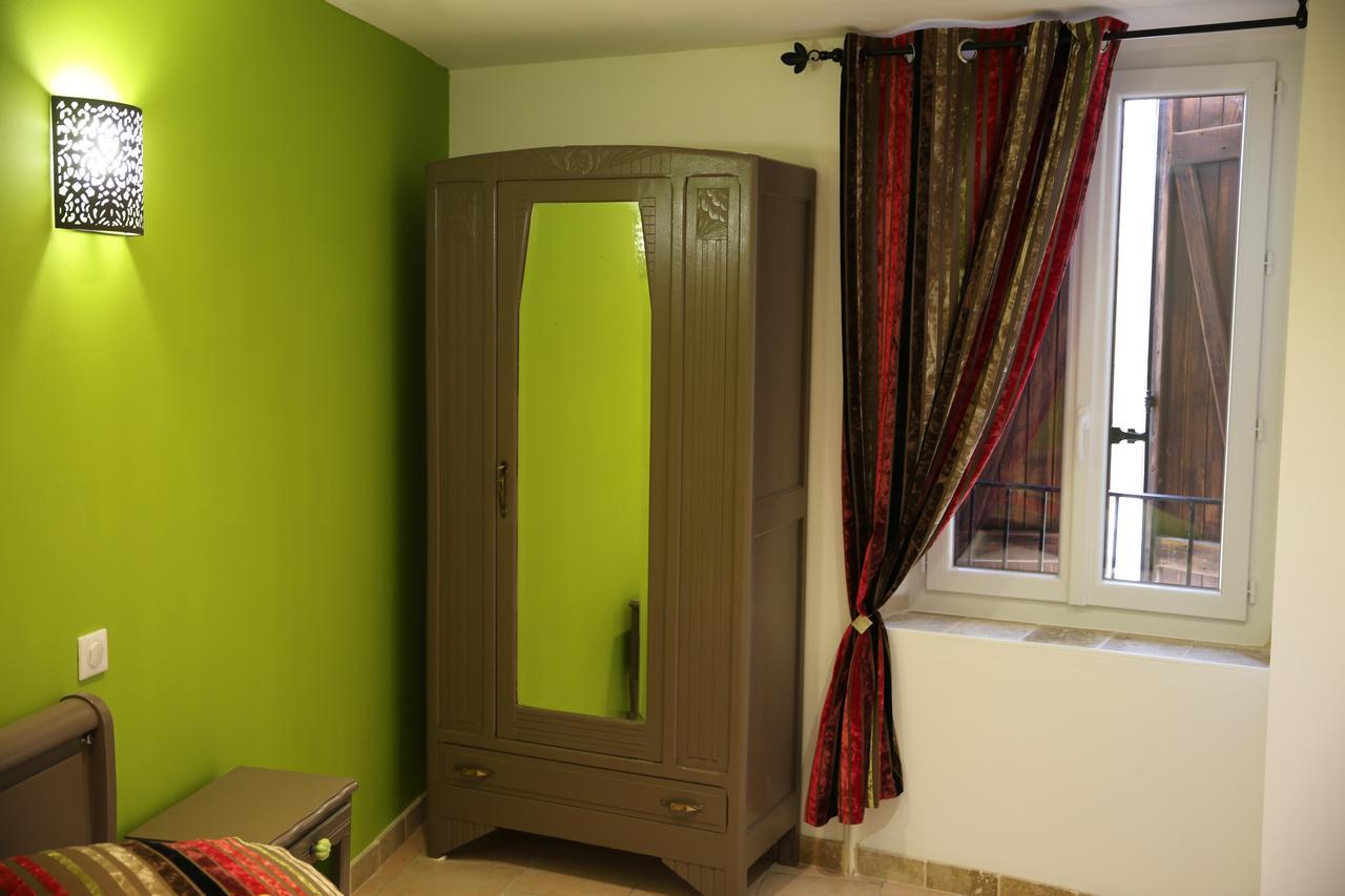 Les Pins Restaurant Et Chambre D'Hotes 실랑-라 카스카드 외부 사진
