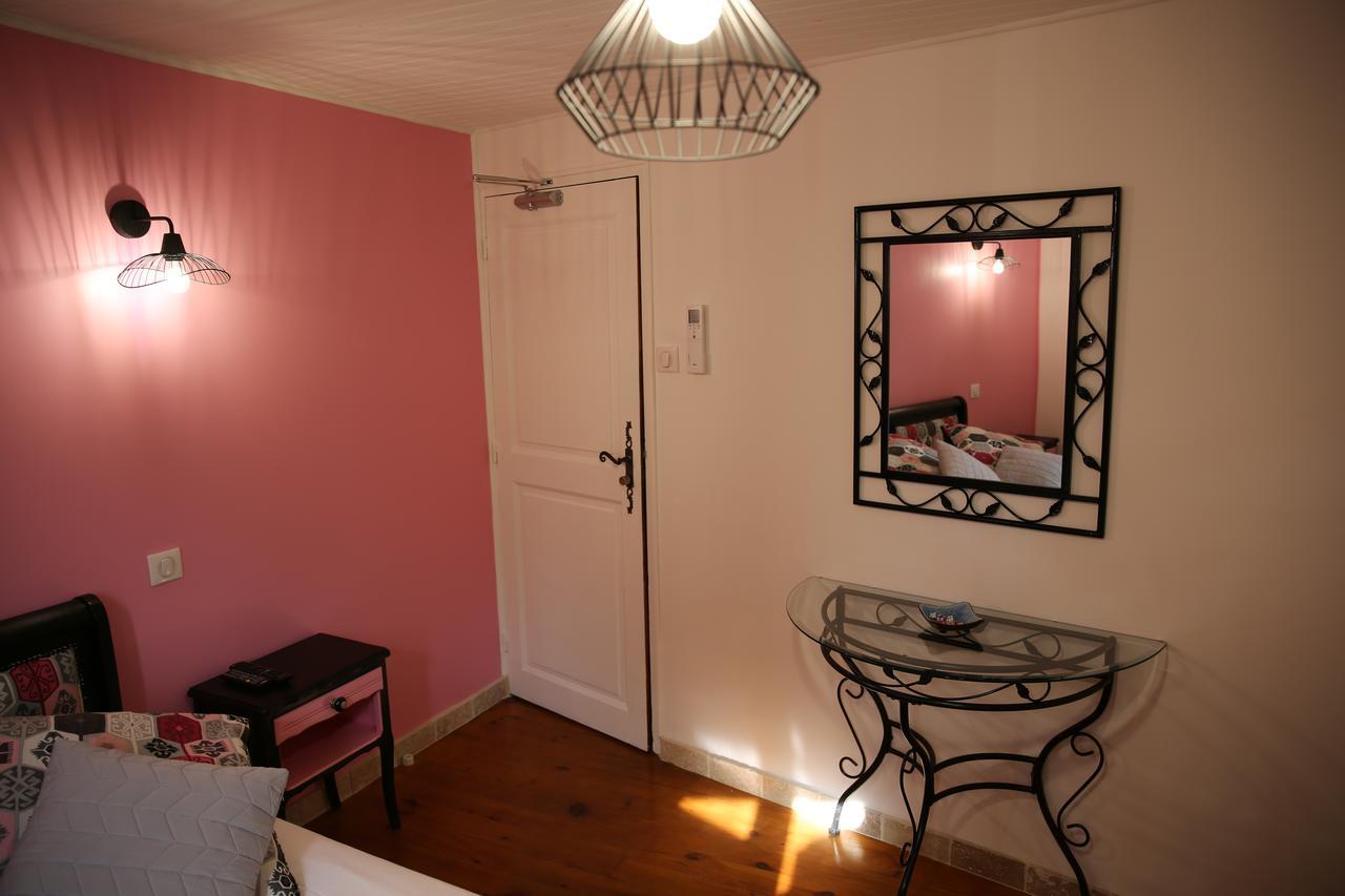 Les Pins Restaurant Et Chambre D'Hotes 실랑-라 카스카드 외부 사진